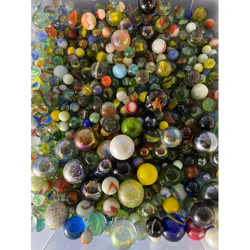 579 - A Large quantity of Marbles