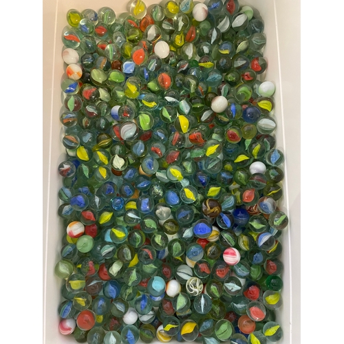 579 - A Large quantity of Marbles