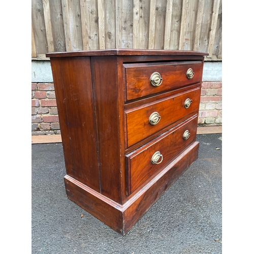 629 - Three drawer chest of drawers