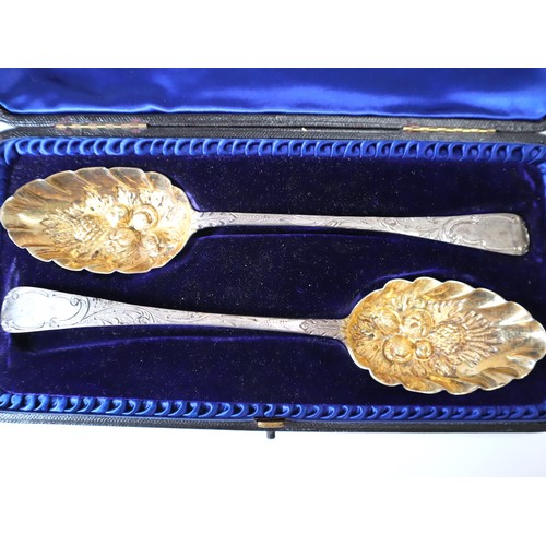 137 - Cased William IV Sterling Silver Repoussé Spoons WR Smily London 1835 - 92