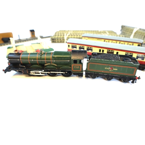 281 - Hornby 4-6-0 Bristol Castle & tender + coaches + tracks / accessories