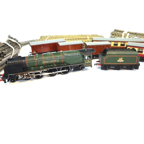 282 - Hornby 4-6-2 Duchess of Montrose & tender, rolling stock / coaches + tracks