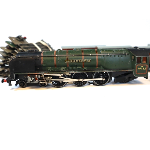 282 - Hornby 4-6-2 Duchess of Montrose & tender, rolling stock / coaches + tracks