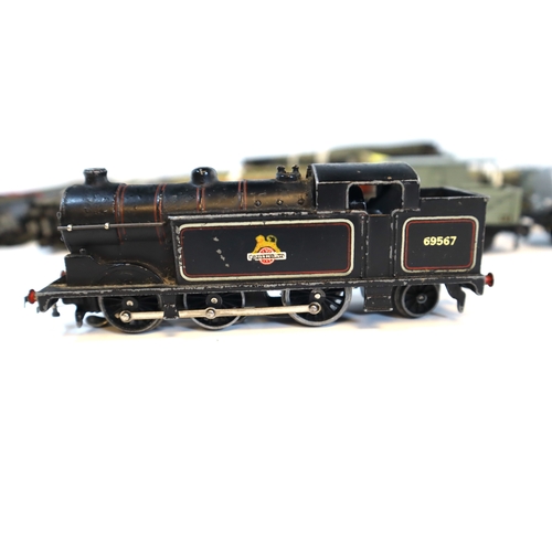 284 - Hornby 0-6-2 Black Loco 69567 + 0-6-2 GWR Green Loco + goods rolling stock / vans + tracks