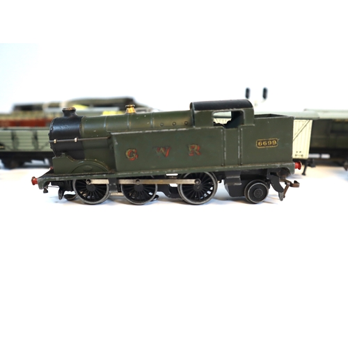 284 - Hornby 0-6-2 Black Loco 69567 + 0-6-2 GWR Green Loco + goods rolling stock / vans + tracks