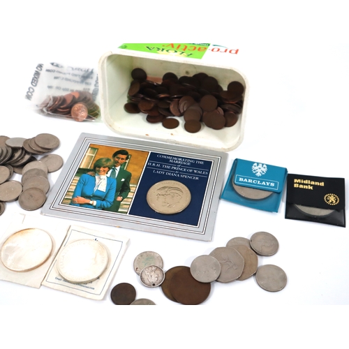 296 - Collection of British Currency / Commemorative coins including 2000 United States 1oz Fine Silver Do... 