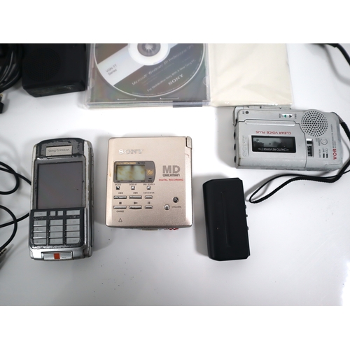 197 - Sony MZ-R55 Mini Disc player, recorders, mobile phone + Canon MV450i Digital Video Camera