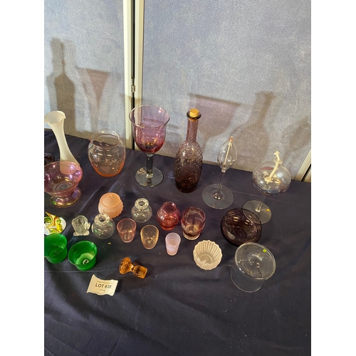 638 - A quantity of miscellaneous glasswares including candle holders, vases and trinkets