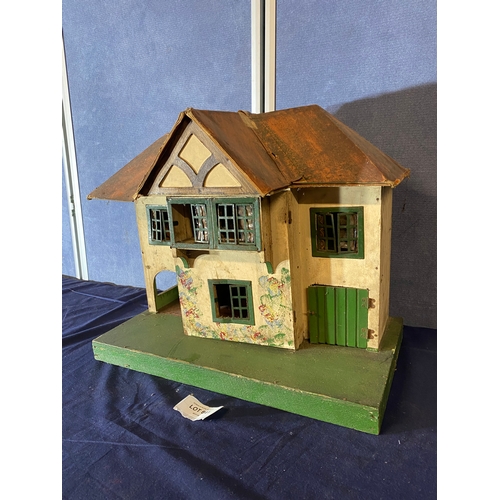 641 - Vintage Dolls house