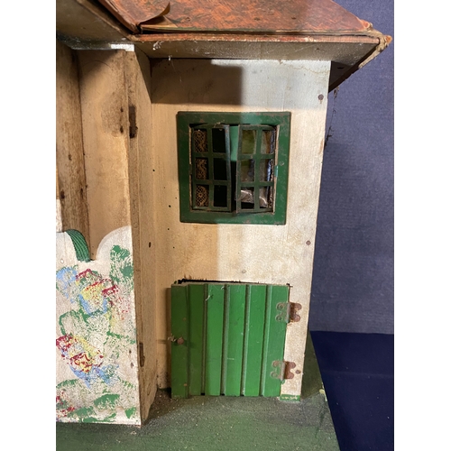 641 - Vintage Dolls house