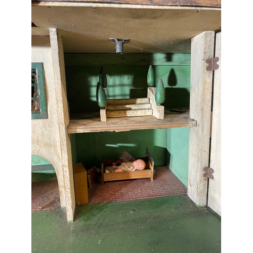 641 - Vintage Dolls house