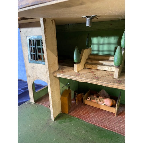 641 - Vintage Dolls house