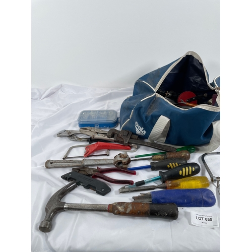 650 - Tool bag and Contents of miscellaneous tools.