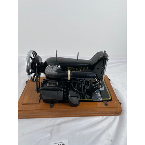 656 - Vintage Harris domestic sewing machine