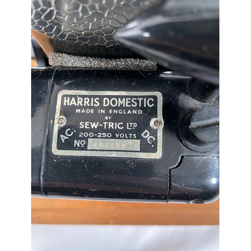 656 - Vintage Harris domestic sewing machine