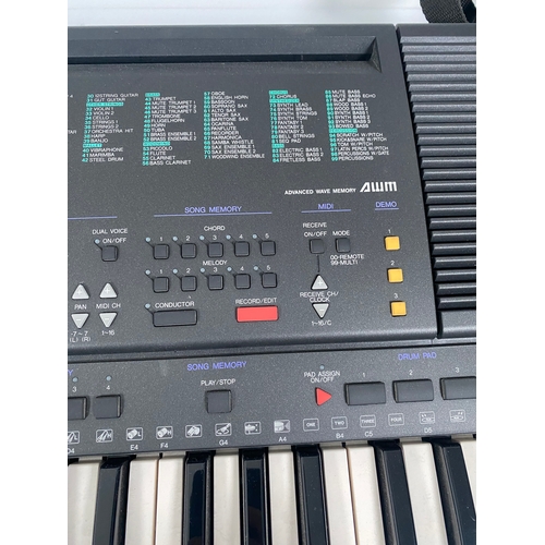 249 - Yamaha PSR-400 Electric keyboard and stand.