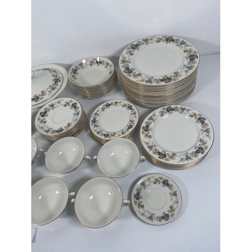 708 - Royal Doulton Larchmont Dinner service