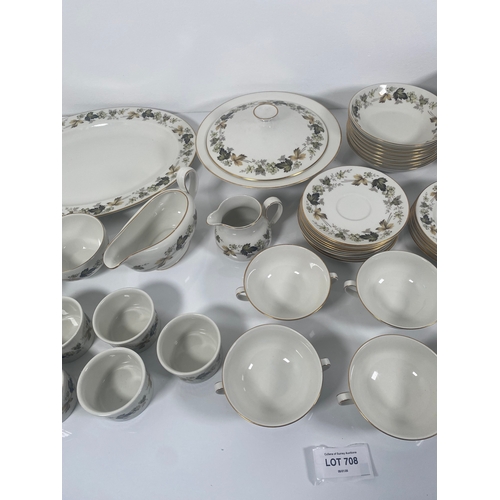 708 - Royal Doulton Larchmont Dinner service