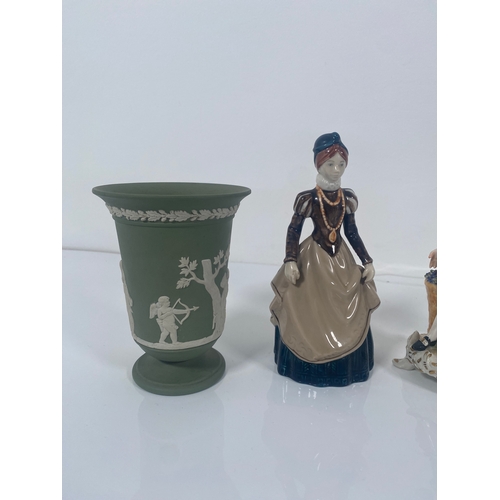 711 - Four ceramic collectable figurines and Two Wedgwood Vases