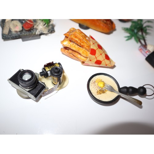 225 - A group of vintage 1980's Woo & Locke Fridge Magnets Fake Food, Camera + others