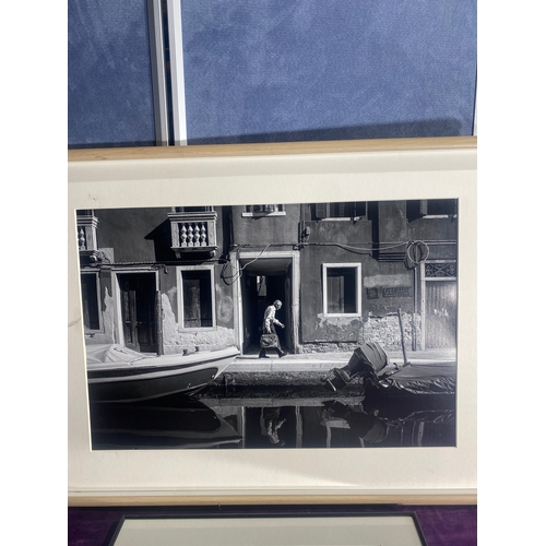 722 - A pair of framed black and white pictures