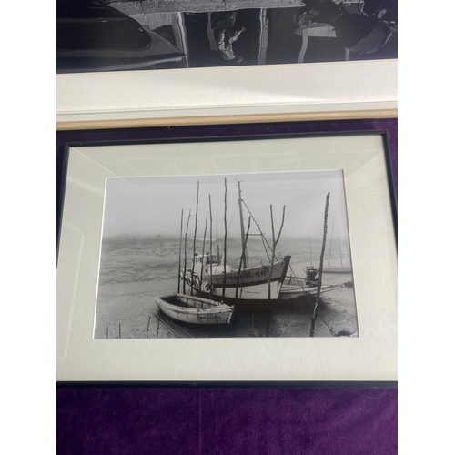 722 - A pair of framed black and white pictures