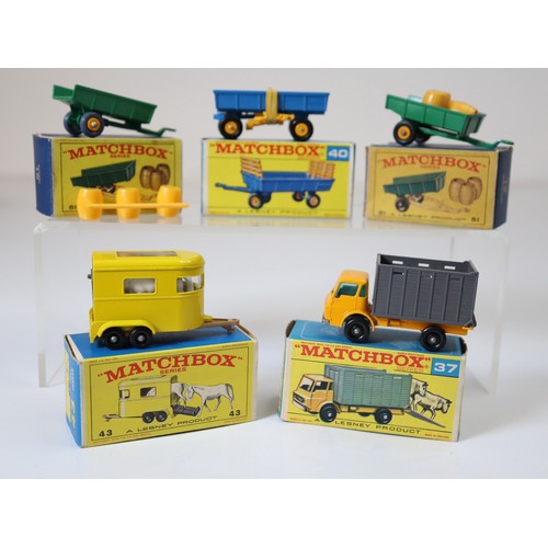 82 - Lesney Matchbox Series - 51b - Tipping Trailer - Green (2), 40c - Hay Trailer - Blue, 43c - Pony Tra... 