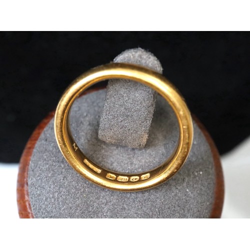 200 - 22ct yellow gold wedding band Size L, Weight 6.6g