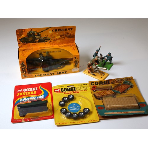 212 - Crescent Toys Army No. 1250 25-Pounder Field Gun boxed, Corgi Toys take of wheels in blister (opened... 