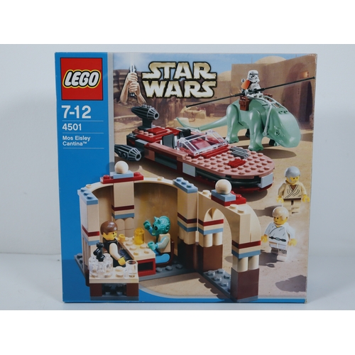 31 - LEGO Star Wars - 4501 Mos Eisley Cantina - Open Box / Complete with instructions & Minifgures