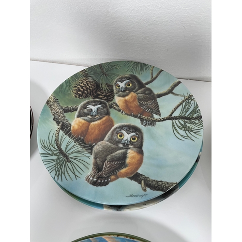 302 - A quantity of collectable wall plates.