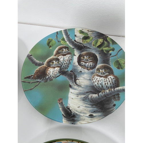 302 - A quantity of collectable wall plates.