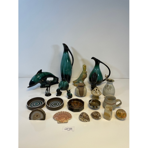 305 - Interesting lot of collectable items including shells, trinkets, jugs and ornaments.