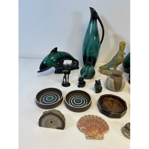 305 - Interesting lot of collectable items including shells, trinkets, jugs and ornaments.