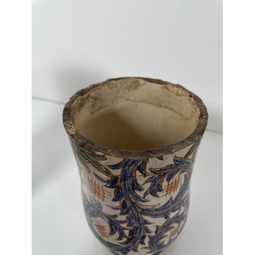 306 - Small collectable ceramics including vases and trinkets