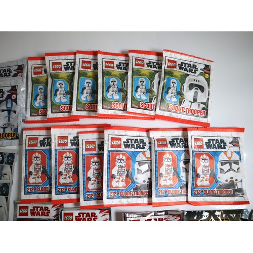 114 - LEGO Star Wars Minifigures - A group of sealed poly and paper bags including Stormtroppers, 212th Cl... 