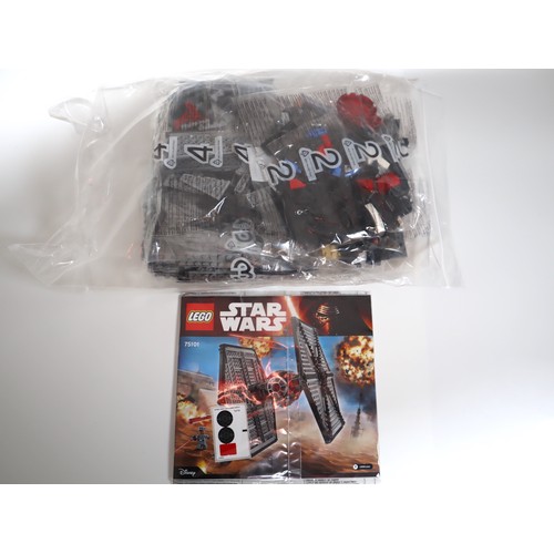 124 - LEGO Star Wars 75179 + 75101 - Complete Sealed Bags with instructions no box