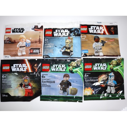 105 - LEGO Star Wars 30605 Finn, 5001621 Han Solo (Hoth), 5004408 Rebel A-wing Pilot, 5001709 Clone Troppe... 