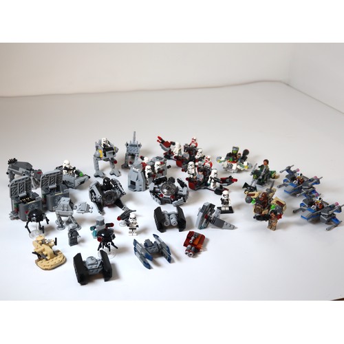 82 - LEGO Star Wars - A group of built micro build sets / starships / vehicles complete with minifigures