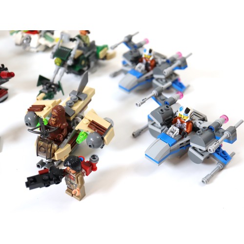 82 - LEGO Star Wars - A group of built micro build sets / starships / vehicles complete with minifigures