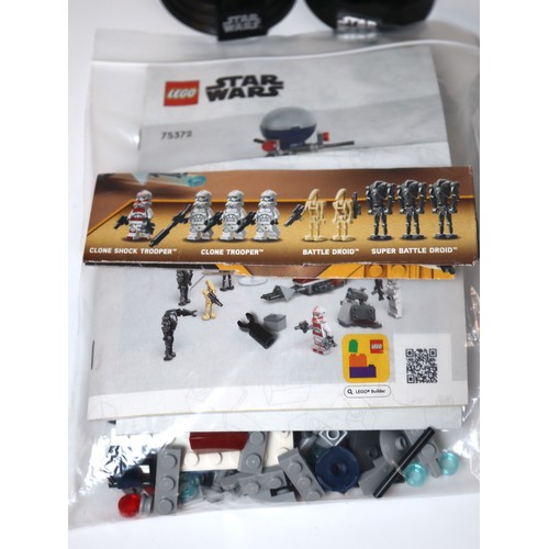 190 - LEGO Star Wars - a collection of minifigures including 20th anniversary Obo-Wan Kenobi + loose lego ... 