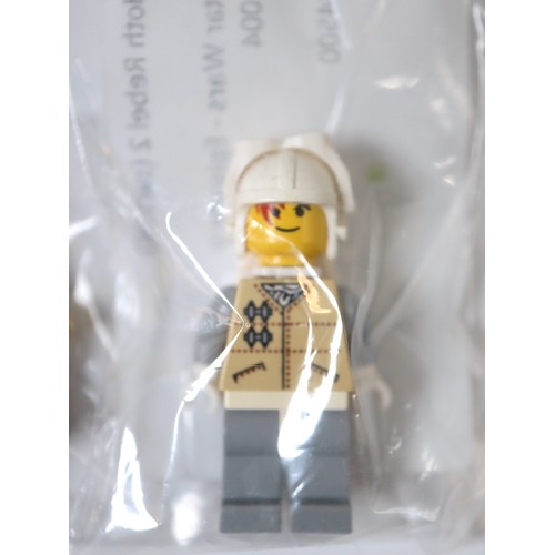 68 - LEGO Star Wars - Hoth Rebel sw0108 (2), Luke Skywalker sw0044, Luke Skywalker sw0068, Imperial Offic... 