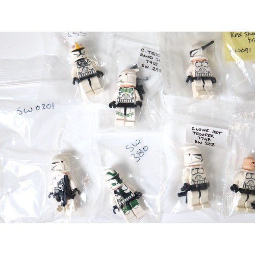 72 - LEGO Star Wars - A group of Clone Trooper Minifigures