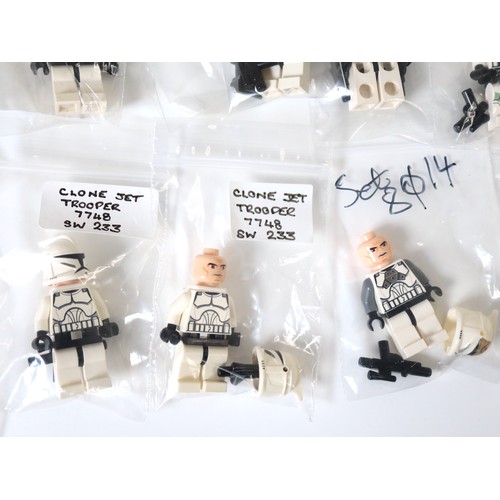 72 - LEGO Star Wars - A group of Clone Trooper Minifigures