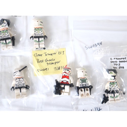 72 - LEGO Star Wars - A group of Clone Trooper Minifigures