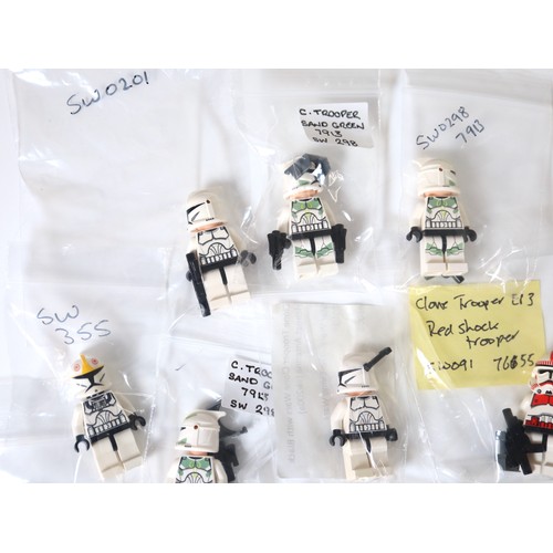 72 - LEGO Star Wars - A group of Clone Trooper Minifigures