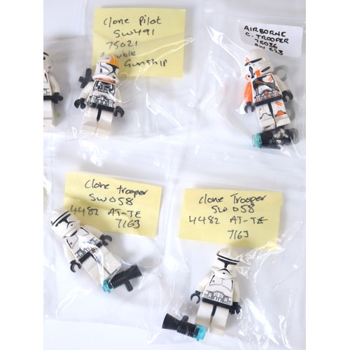 73 - LEGO Star Wars - A group of Clone Trooper Minifigures