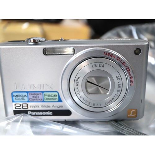 38 - A group of digital cameras including Canon Powershot s110, Fujifilm S5000, Canon Powershot S70, Cano... 