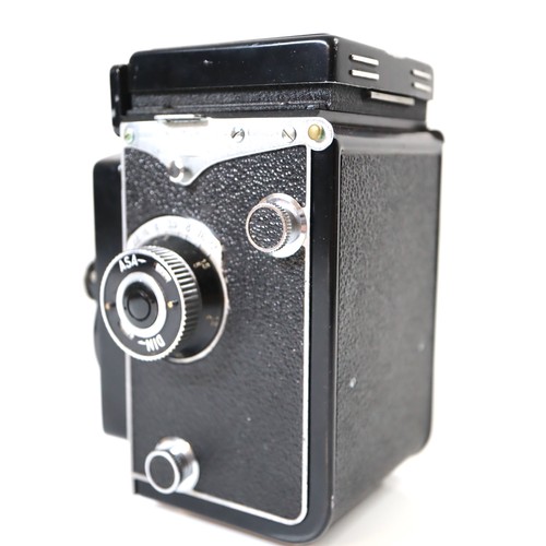 41 - Yashica-Mat Copal MXV Yashinon 3.5 80mm TLR Camera in fitted leather case and handbook