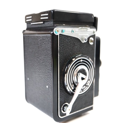41 - Yashica-Mat Copal MXV Yashinon 3.5 80mm TLR Camera in fitted leather case and handbook